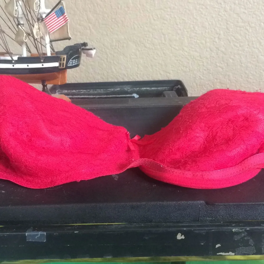 FINAL MARKDOWN Spicy red lace Delta Burke bra (42D)